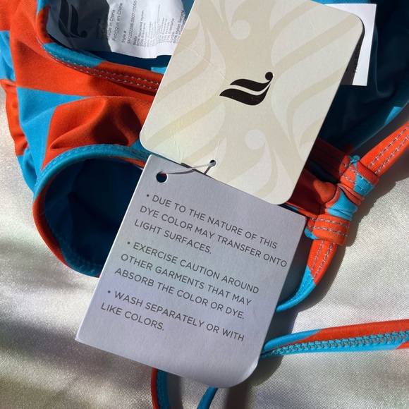 Bikini - Picture 4 of 11